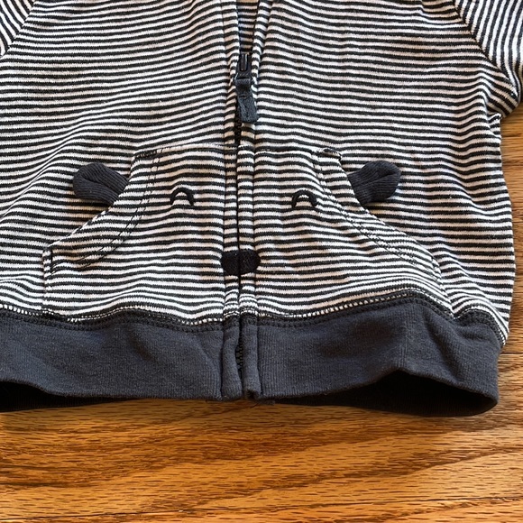 🍁 Carters Zip up Hoodie - Picture 2 of 3